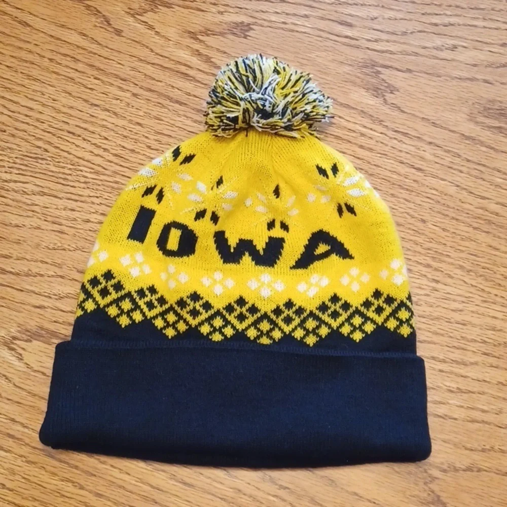 Iowa Hawkeyes bogan hat beanie Adult one size